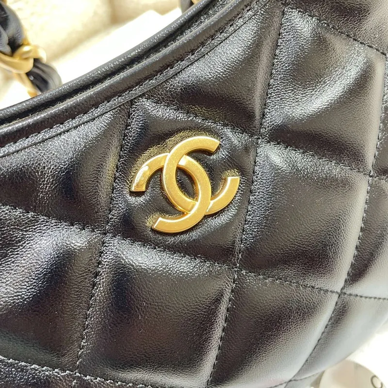 Chanel AS4922 Malá hobo lesklá jehněčí kůže & zlatý tón kovu černá