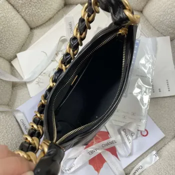 Chanel AS4922 Malá hobo lesklá jehněčí kůže & zlatý tón kovu černá