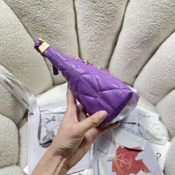 Chanel AS4922 Malá hobo lesklá jehněčí kůže & zlatý tón kovu fialová