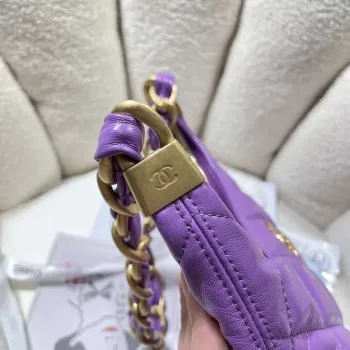 Chanel AS4922 Malá hobo lesklá jehněčí kůže & zlatý tón kovu fialová