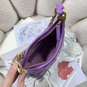 Chanel AS4922 Malá hobo lesklá jehněčí kůže & zlatý tón kovu fialová