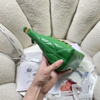 Chanel AS4922 Malá hobo lesklá jehněčí kůže & zlatý tón kovu zelená