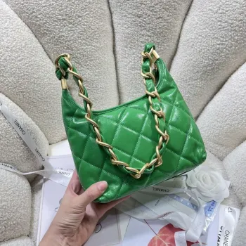 Chanel AS4922 Malá hobo lesklá jehněčí kůže & zlatý tón kovu zelená
