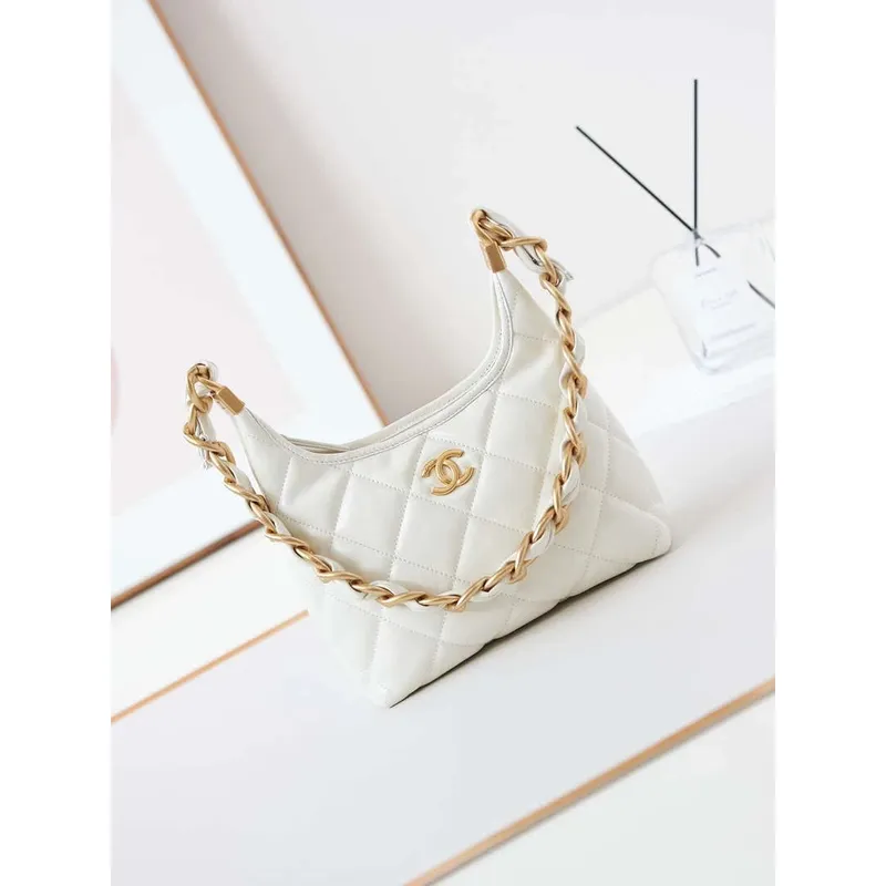 Chanel AS4922 Malá hobo lesklá jehněčí kůže & zlatý tón kovu bílá