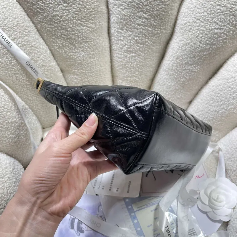 Chanel AS4912 Střední Hobo Lesklá jehněčí kůže & zlatý tón kovu černá