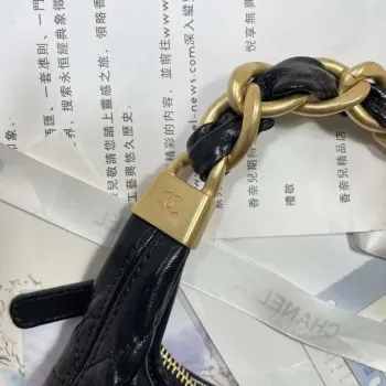 Chanel AS4912 Střední Hobo Lesklá jehněčí kůže & zlatý tón kovu černá