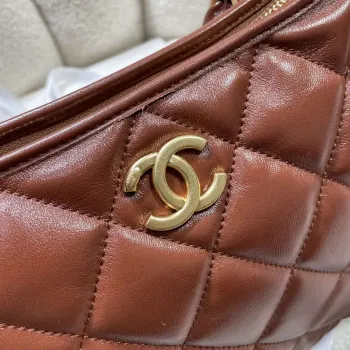Chanel AS4923 Velká hobo taška Lesklá jehněčí kůže & zlatý tón kovu Hnědá