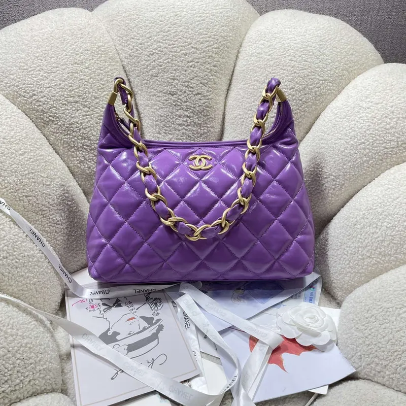 Chanel AS4923 Velká Hobo Lesklá Jehněčí Kůže & Zlatý Kov Fialová