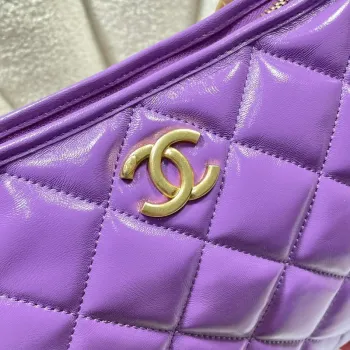Chanel AS4923 Velká Hobo Lesklá Jehněčí Kůže & Zlatý Kov Fialová
