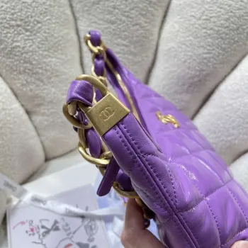 Chanel AS4923 Velká Hobo Lesklá Jehněčí Kůže & Zlatý Kov Fialová
