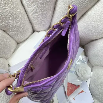 Chanel AS4923 Velká Hobo Lesklá Jehněčí Kůže & Zlatý Kov Fialová