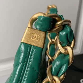 Chanel AS4923 Velká hobo kabelka Lesklá jehněčí kůže & Zlatý tón kovu Tmavě zelená