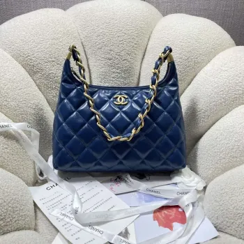 Chanel AS4923 Velká Hobo Lesklá Jehněčí Kůže & Zlatý Kov Námořnická Modrá