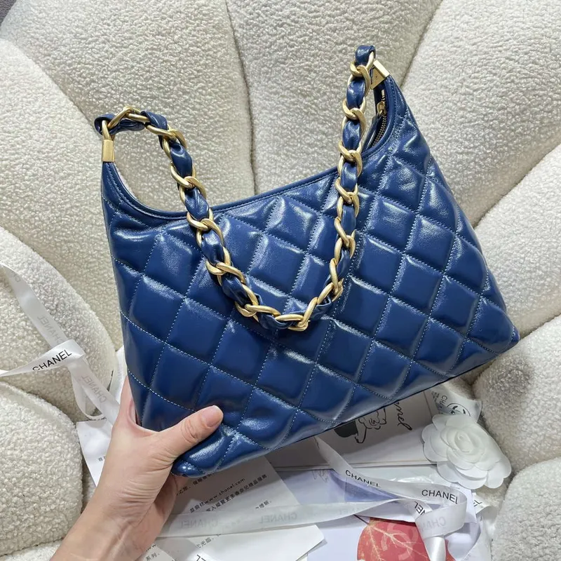Chanel AS4923 Velká Hobo Lesklá Jehněčí Kůže & Zlatý Kov Námořnická Modrá