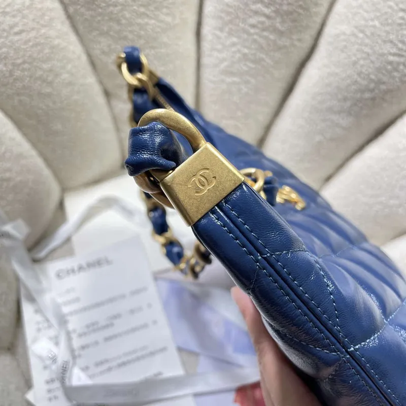Chanel AS4923 Velká Hobo Lesklá Jehněčí Kůže & Zlatý Kov Námořnická Modrá