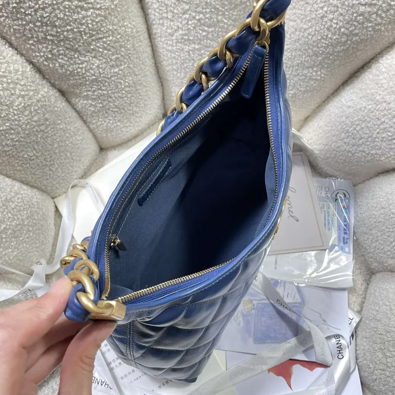 Chanel AS4923 Velká Hobo Lesklá Jehněčí Kůže & Zlatý Kov Námořnická Modrá