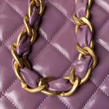 Chanel AS4923 Velká hobo lesklá jehněčí kůže & zlatý tón kovu tmavě fialová