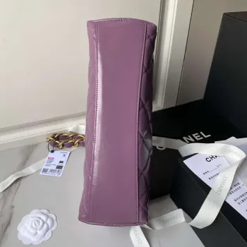 Chanel AS4923 Velká hobo lesklá jehněčí kůže & zlatý tón kovu tmavě fialová