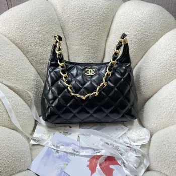 Chanel AS4923 Velká hobo lesklá jehněčí kůže & zlatý tón kovu černá