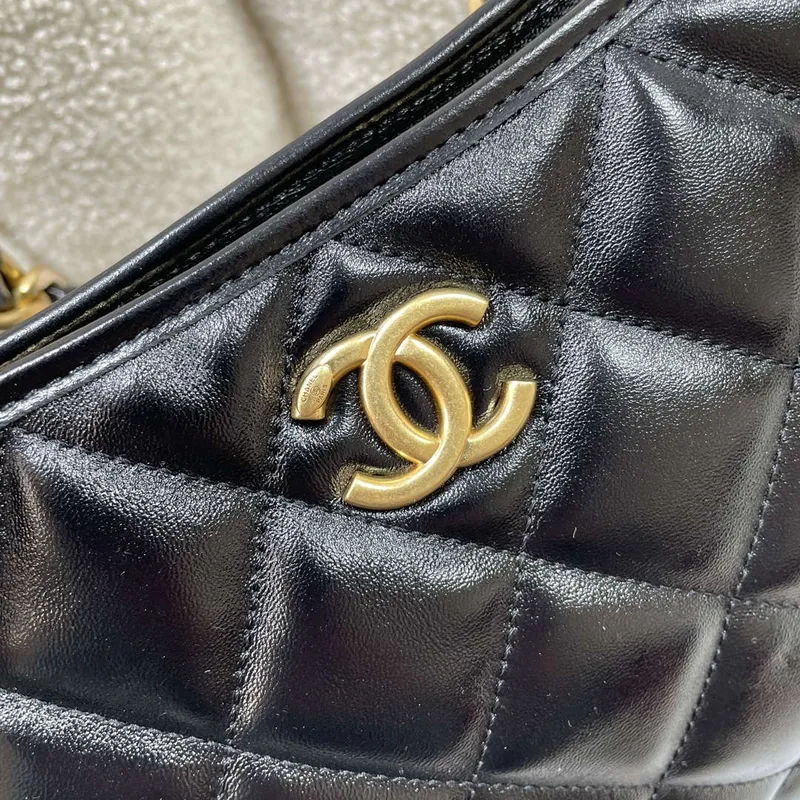 Chanel AS4923 Velká hobo lesklá jehněčí kůže & zlatý tón kovu černá