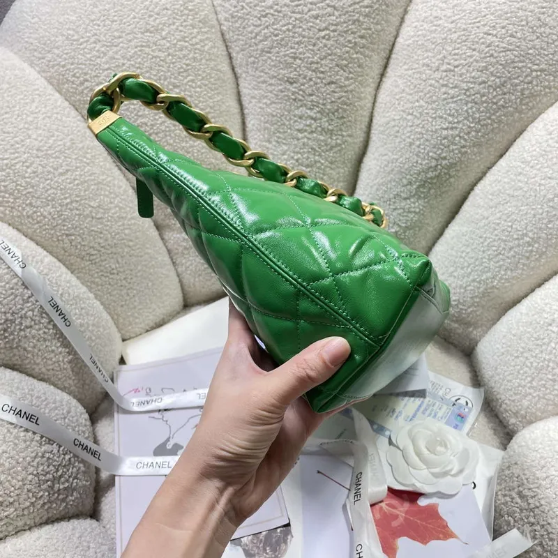 Chanel AS4923 Velká Hobo Lesklá Jehněčí Kůže & Zlacený Kov Zelená