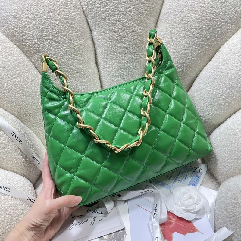 Chanel AS4923 Velká Hobo Lesklá Jehněčí Kůže & Zlacený Kov Zelená