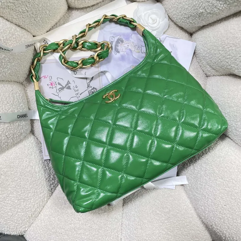 Chanel AS4923 Velká Hobo Lesklá Jehněčí Kůže & Zlacený Kov Zelená