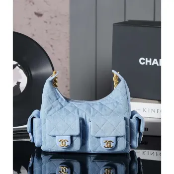 Chanel AS5339 Malá hobo lesklý denim & zlatý tón kovu světle modrá
