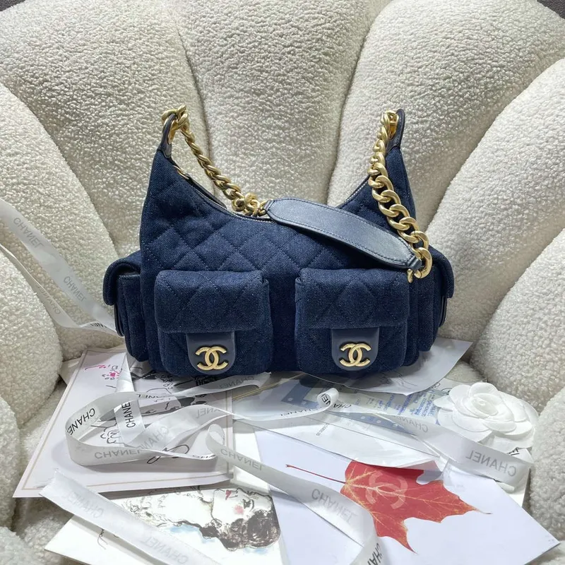 Chanel AS5339 Malá hobo lesklý denim & zlatý tón kovu tmavě modrá