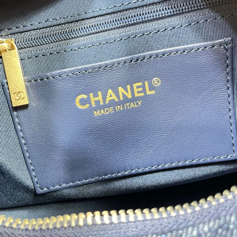 Chanel AS5339 Malá hobo lesklý denim & zlatý tón kovu tmavě modrá