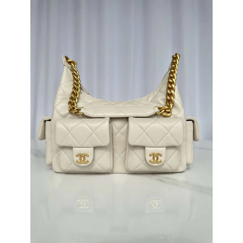 Chanel AS5339 Malá hobo lesklá jehněčí kůže & zlatý tón kovu meruňková