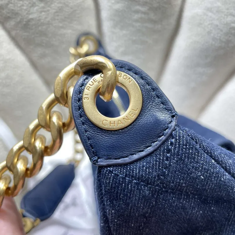 Chanel AS5302 Hobo Lesklý Denim & Zlatý tón kovu Tmavě modrá