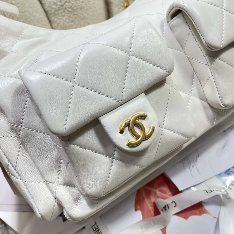Chanel AS5302 Hobo Lesklá jehněčí kůže & zlatý tón kovu bílá