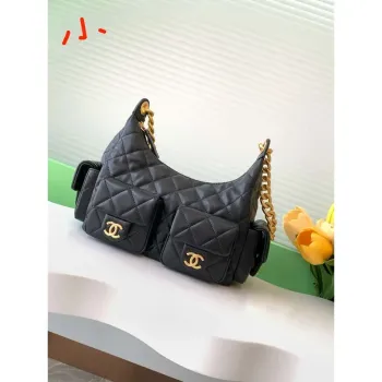Chanel AS5339 Malá hobo lesklá jehněčí kůže & zlatý tón kovu černá