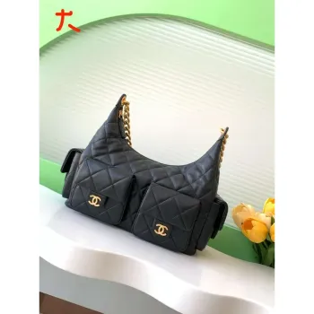 Chanel AS5302 Hobo Lesklá jehněčí kůže & zlatý tón kovu černá