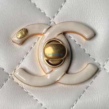 Chanel AS4967 Malá kabelka s klopou Lesklá jehněčí kůže smalt & zlatý tón kovu bílá