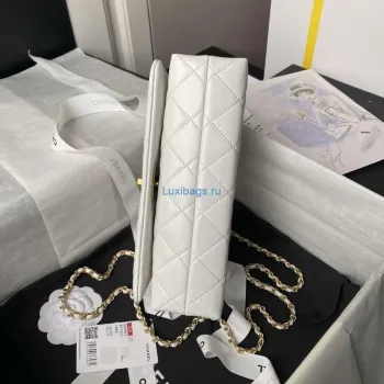 Chanel AS4967 Malá kabelka s klopou Lesklá jehněčí kůže smalt & zlatý tón kovu bílá