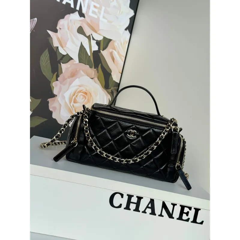 Chanel AS5222 Kosmetická taštička z lesklé zmačkané jehněčí kůže a zlatého kovu, černá