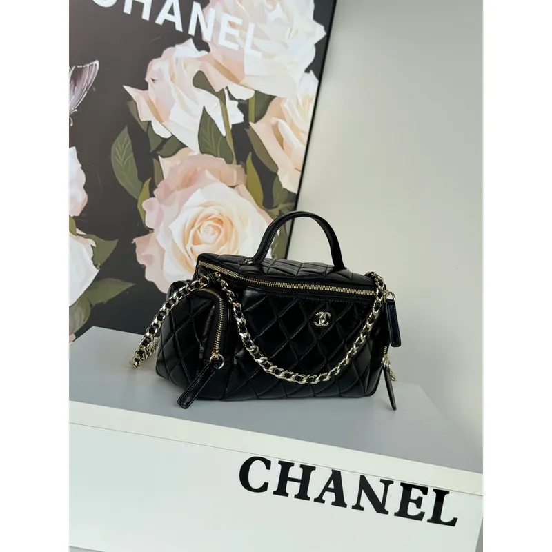 Chanel AS5222 Kosmetická taštička z lesklé zmačkané jehněčí kůže a zlatého kovu, černá