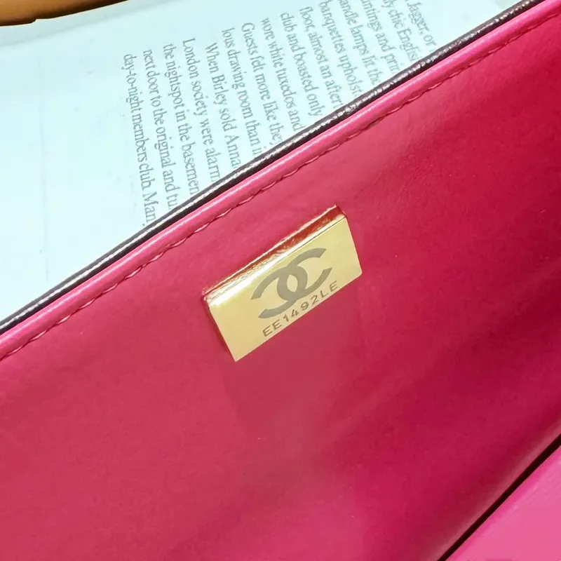 Chanel A01112 Klopová klasická kabelka 11.12 Gradientní jehněčí kůže a zlatý kov Červená