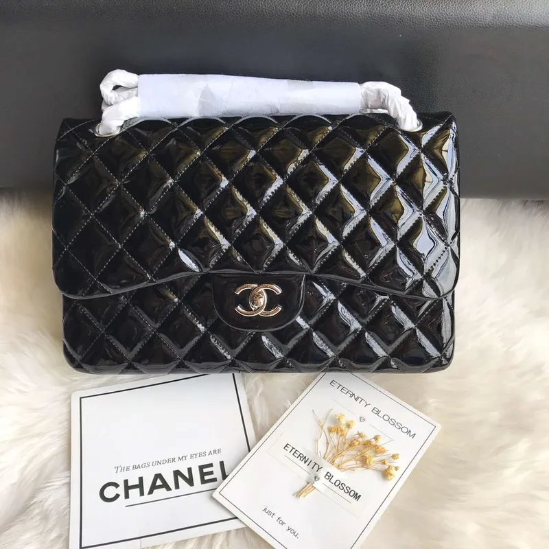 Chanel CF A01113 Jumbo Classic Flap Bag v černé lakované kůži se stříbrnými detaily