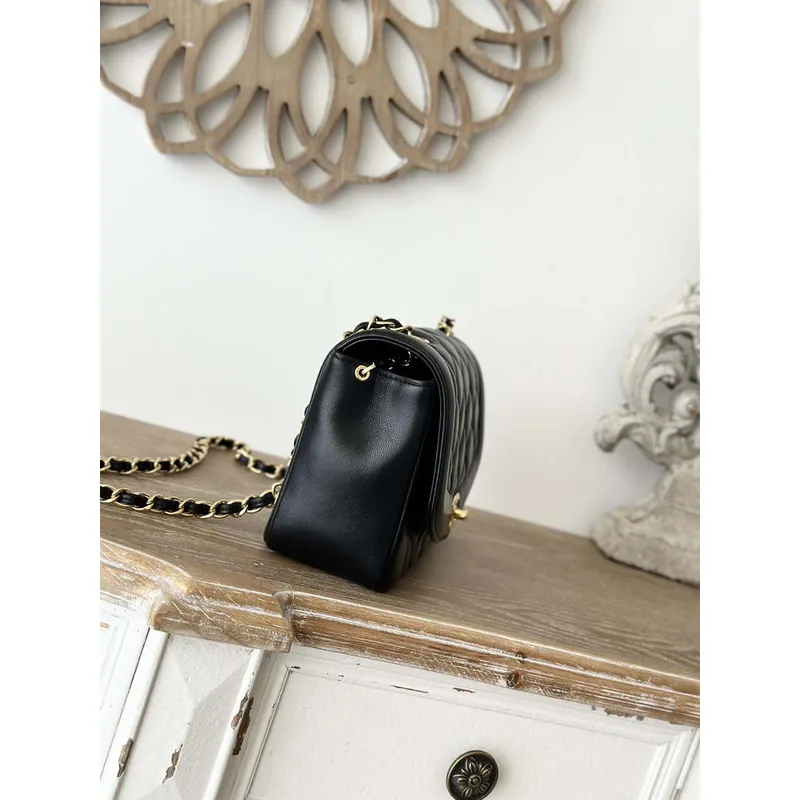 Chanel AS2221 Kabelka s klopou a řetízkem z jehněčí kůže a zlatého kovu, černá