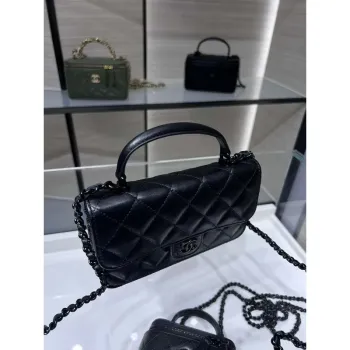 Chanel AP3226 Držák na telefon s řetízkem z jehněčí kůže & černého kovu černý