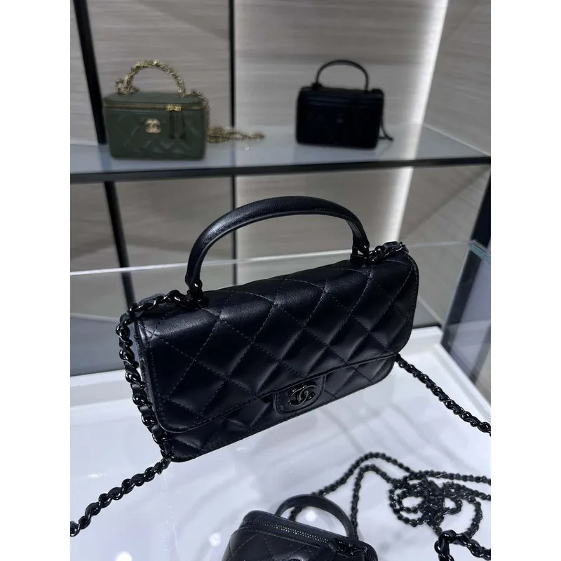 Chanel AP3226 Držák na telefon s řetízkem z jehněčí kůže & černého kovu černý