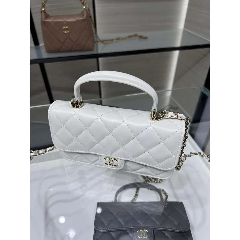 Chanel AP3226 Držák na telefon s řetízkem z jehněčí kůže a zlatého kovu, bílá barva