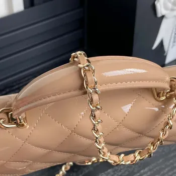 Chanel AP3226 Držák na telefon s řetízkem z patentované telecí kůže a zlatého kovu v barvě meruňky