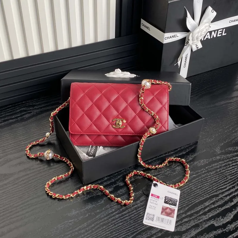 Chanel AP4282 19 Peněženka na řetízku z lesklé jehněčí kůže  Imitace perel a zlatý kov Červená