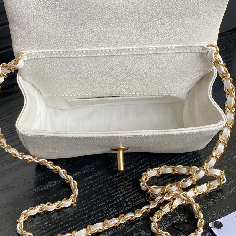 Chanel AS5218 Mini taška s klopou z lesklé telecí kůže a zlatého kovu, bílá