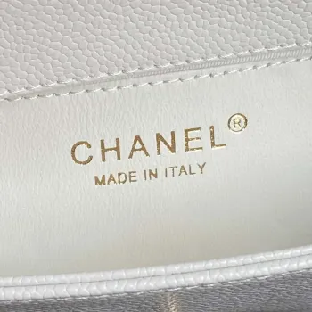 Chanel AS5218 Mini taška s klopou z lesklé telecí kůže a zlatého kovu, bílá