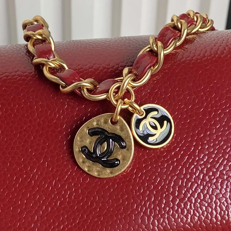 Chanel AS5218 Mini taška s klopou z lesklé telecí kůže a zlatého kovu, červená